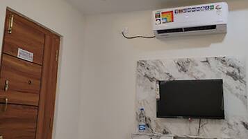 Deluxe Double Room, City View | Free WiFi
