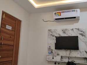 Deluxe Double Room, City View | Free WiFi - SSR Ikon Suites (Hyderabad)