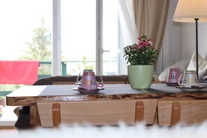 Apartment, 2 Bedrooms, Smoking, Balcony | Dining