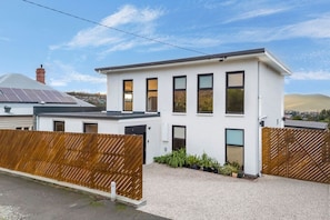 Exterior - Meticulously Upgraded Home with Valley Views (Lenah Valley)