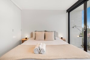 3 bedrooms, desk, iron/ironing board, WiFi