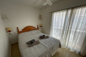 2 bedrooms, iron/ironing board, free WiFi
