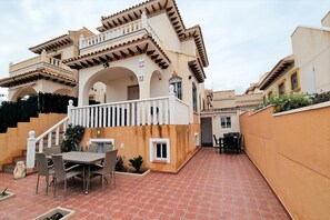 Outdoor dining - Terraced Home in Cabo Roig (Cabo Roig)