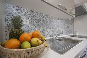 Réfrigérateur, four, plaque de cuisson, lave-vaisselle