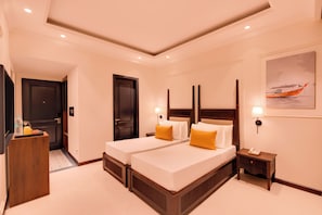 Desk, laptop workspace, bed sheets, wheelchair access - Lemon Tree Hotel Arpora Goa (Arpora)