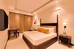 Deluxe Double Room with Pool View | Desk, laptop workspace, bed sheets, wheelchair access - Lemon Tree Hotel Arpora Goa (Arpora)