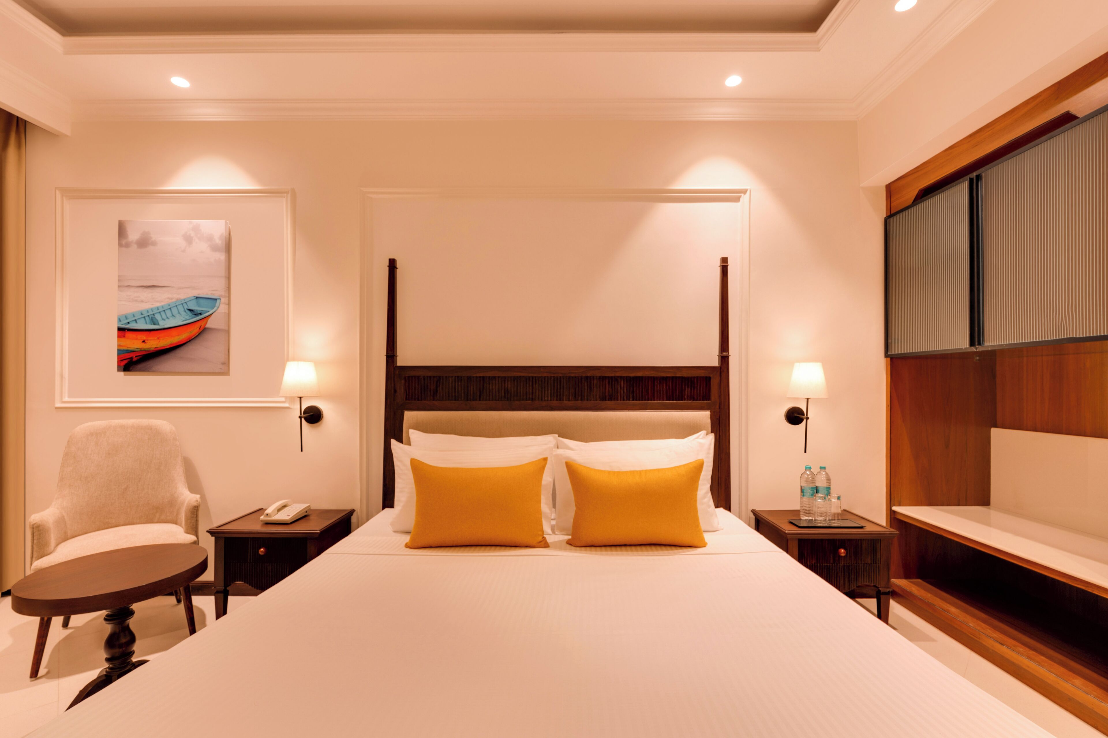 Deluxe Double Room | Desk, laptop workspace, bed sheets