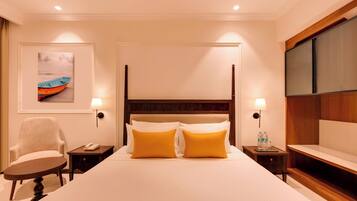 Deluxe Double Room | Desk, laptop workspace, bed sheets