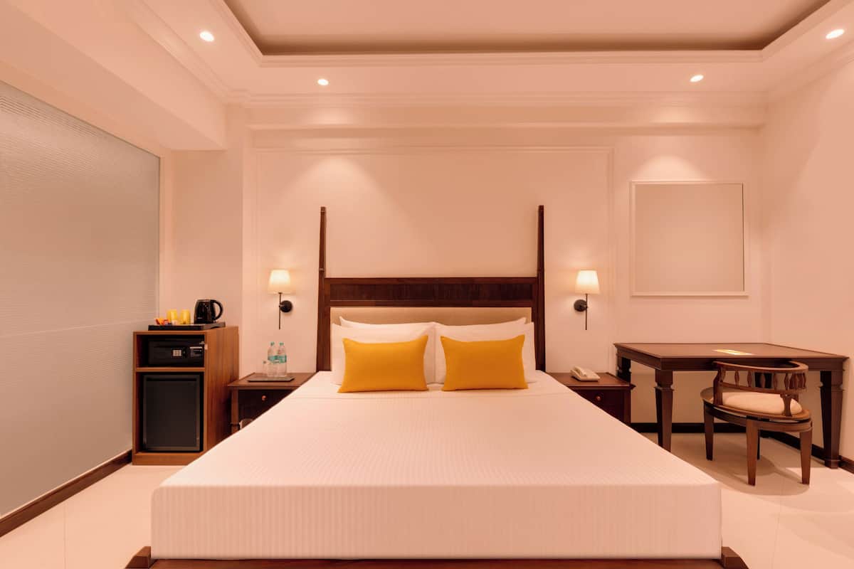 Deluxe Double Room | Desk, laptop workspace, bed sheets, wheelchair access