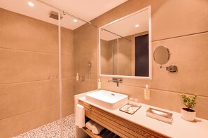 Deluxe Double Room | Bathroom - Lemon Tree Hotel Arpora Goa (Arpora)