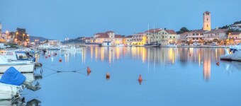 Spacious apartment in Murter