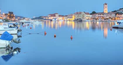 Spacious apartment in Murter