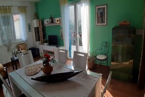 Dining - Three bedroom house with terrace (Pašman)