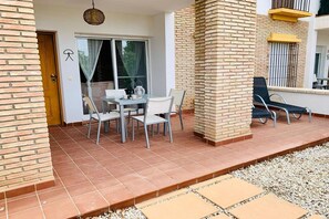 Outdoor dining - Belvilla by OYO Apartamento VerandaMar Sandra (Almeria)