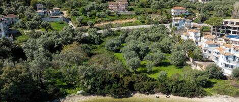 Beach nearby, 4 beach bars
