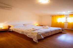 1 bedroom, iron/ironing board, internet