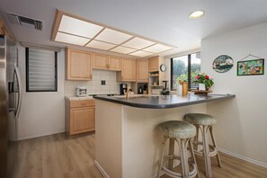 Refrigerador, horno, parrilla de estufa y lavavajillas