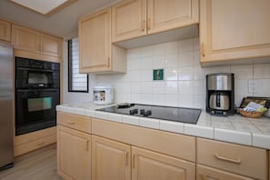 Fridge, oven, stovetop, dishwasher - Waikoloa Fairways A207 Golf Ocean View 2B/2B (Waikoloa Village)