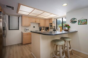 Fridge, oven, stovetop, dishwasher - Waikoloa Fairways A207 Golf Ocean View 2B/2B (Waikoloa Village)