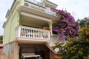 Terrace/patio - Serene retreat near Beach Malo Vitra (Vodice)