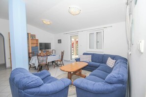 Smart TV - Apartment in Tribunj near Tribunj Beach (Tribunj)
