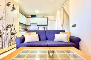 Smart TV - Romantic apartment with private terrace (La Envía)