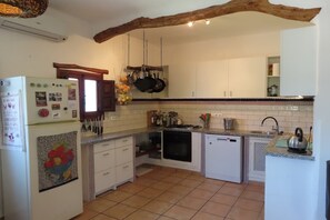 Oven, stovetop, coffee/tea maker, toaster