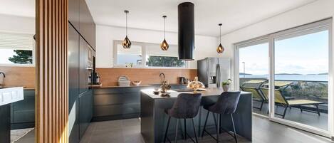 Kühlschrank, Mikrowelle, Ofen, Herdplatte