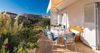 One-bedroom apartment near beach