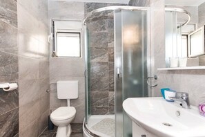 Shower, hair dryer - Beautiful holiday apartment in Rogoznica (Rogoznica)