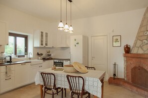 Réfrigérateur, four, plaque de cuisson, lave-vaisselle