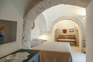 3 bedrooms, desk, free WiFi, bed sheets