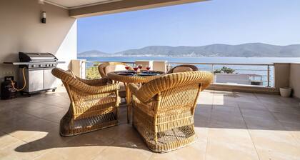 The Pearl of Salamina, a stylish seaside retreat