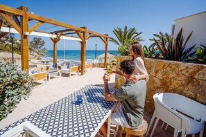 Outdoor dining - Modern Costa Blanca Stay (El Campello, Alicante)