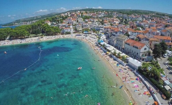 On the beach - Delightful apartment in Dalmatia (Primošten)