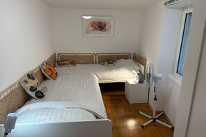 3 bedrooms, iron/ironing board, free WiFi