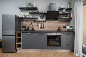 Réfrigérateur, four, plaque de cuisson, lave-vaisselle