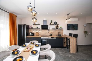 Fridge, microwave, oven, stovetop