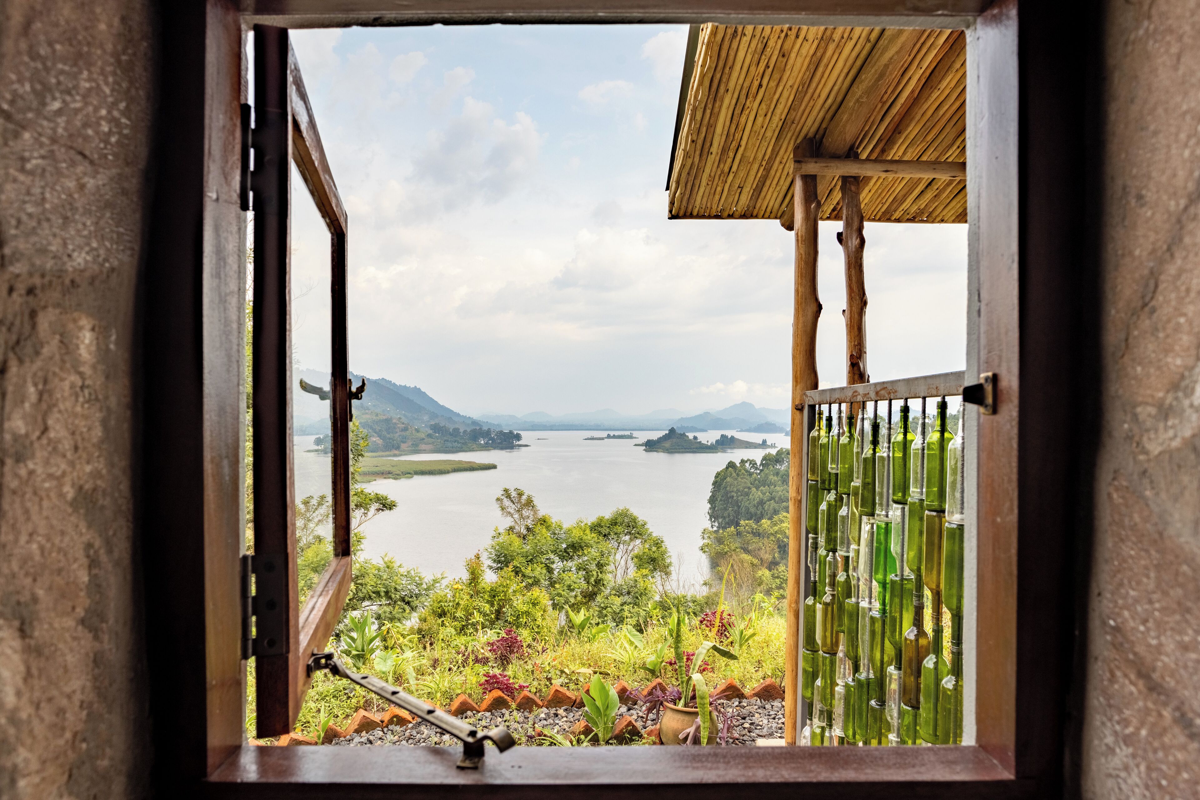 Premium-Villa, Seeblick | Badezimmer | Dusche, kostenlose Toilettenartikel, Handtücher, Seife