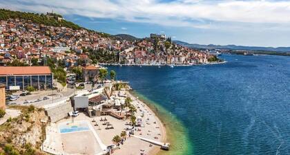 Apartment in Brodarica near Beach Gaj