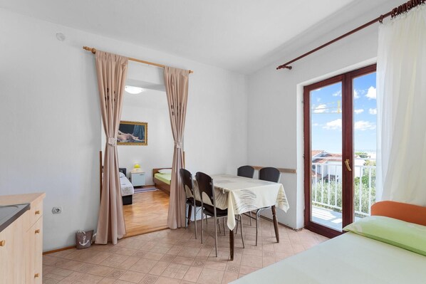1 habitación, tabla de planchar con plancha y wifi gratis 