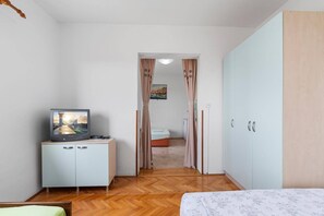 1 habitación, tabla de planchar con plancha y wifi gratis 