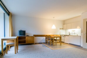 Appartement Classique, 2 chambres | Salle de séjour