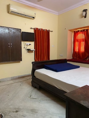 1 bedroom, laptop workspace, free WiFi