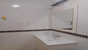 Suihku, hiustenkuivaaja