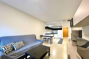 Smart TV - Belvilla by OYO Apto con piscina en Vera playa (Vera)