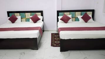 Family Studio Suite, City View | Desk, laptop workspace, soundproofing, free WiFi