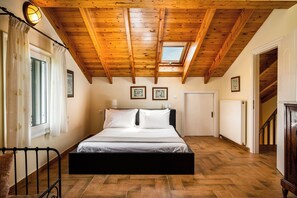 5 bedrooms, iron/ironing board, travel crib, free WiFi