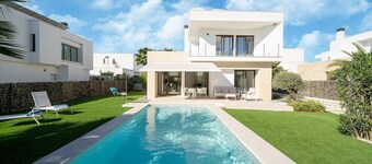 Elegant Home with Pool