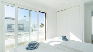 3 slaapkamers, een strijkplank/strijkijzer, gratis wifi